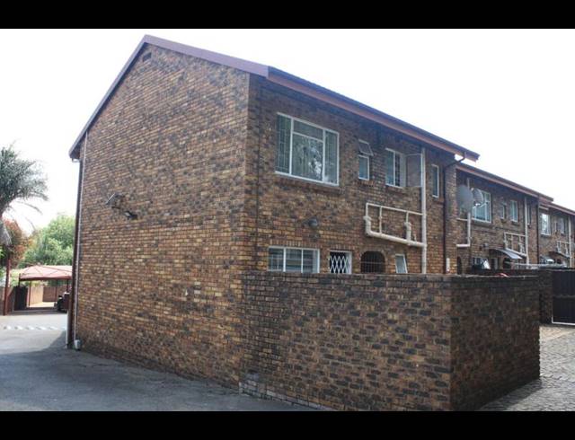 3 BEDROOM TOWNHOUSE FOR SALE IN CROYDON